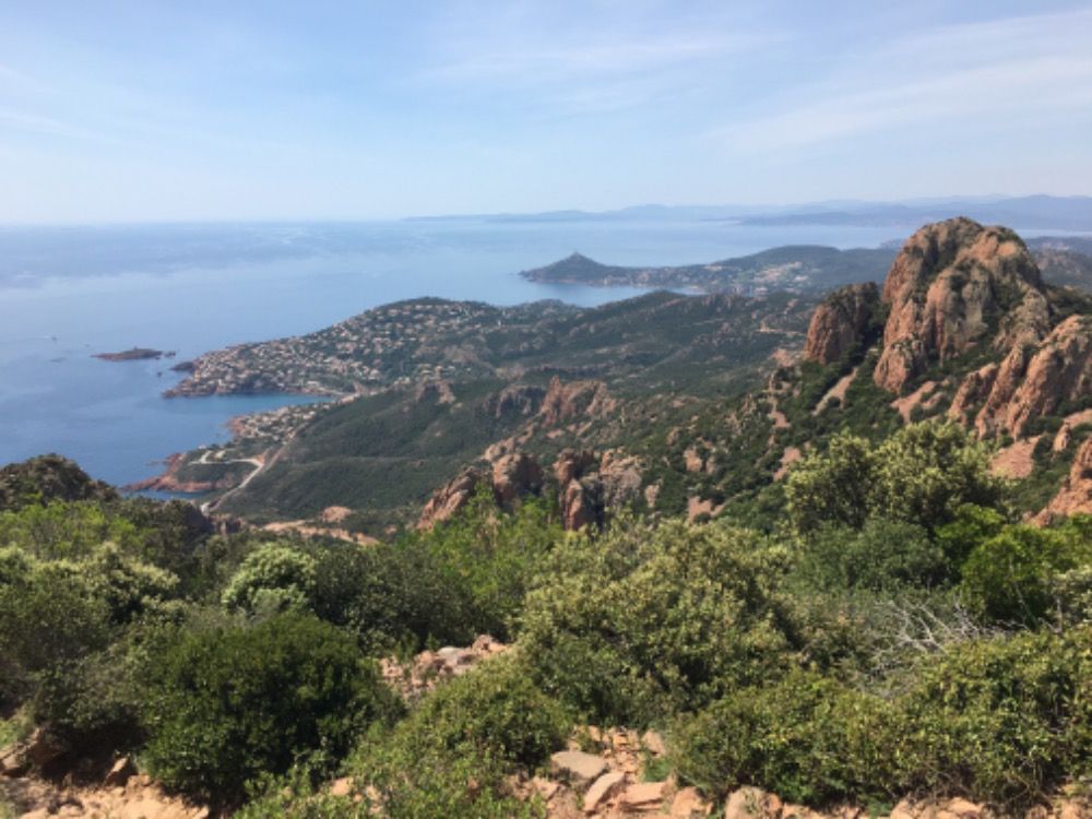 Estérel , le pic et le col du Cap Roux par la grotte SaintHonorat